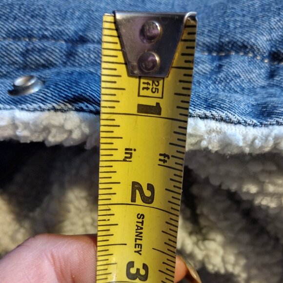 🌎Levi's || Vintage Fit Sherpa Lined Trucker Jacket - Picture 13 of 14